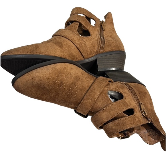 Booties - Women's Triple Buckle Western -Cognac Tan Kelsey Universal Thread EUC - Picture 6 of 9